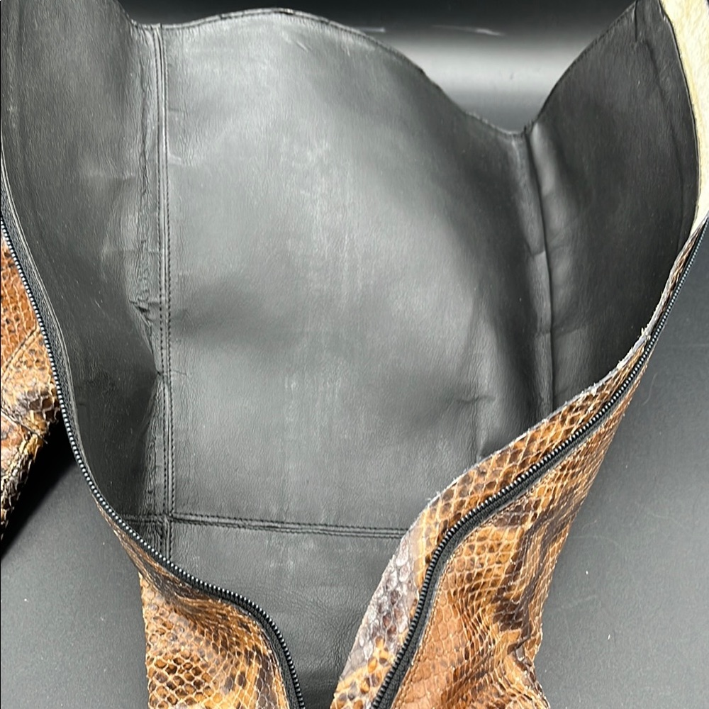 Snakeskin Pattern Knee-High Boots - Picture 13 of 13